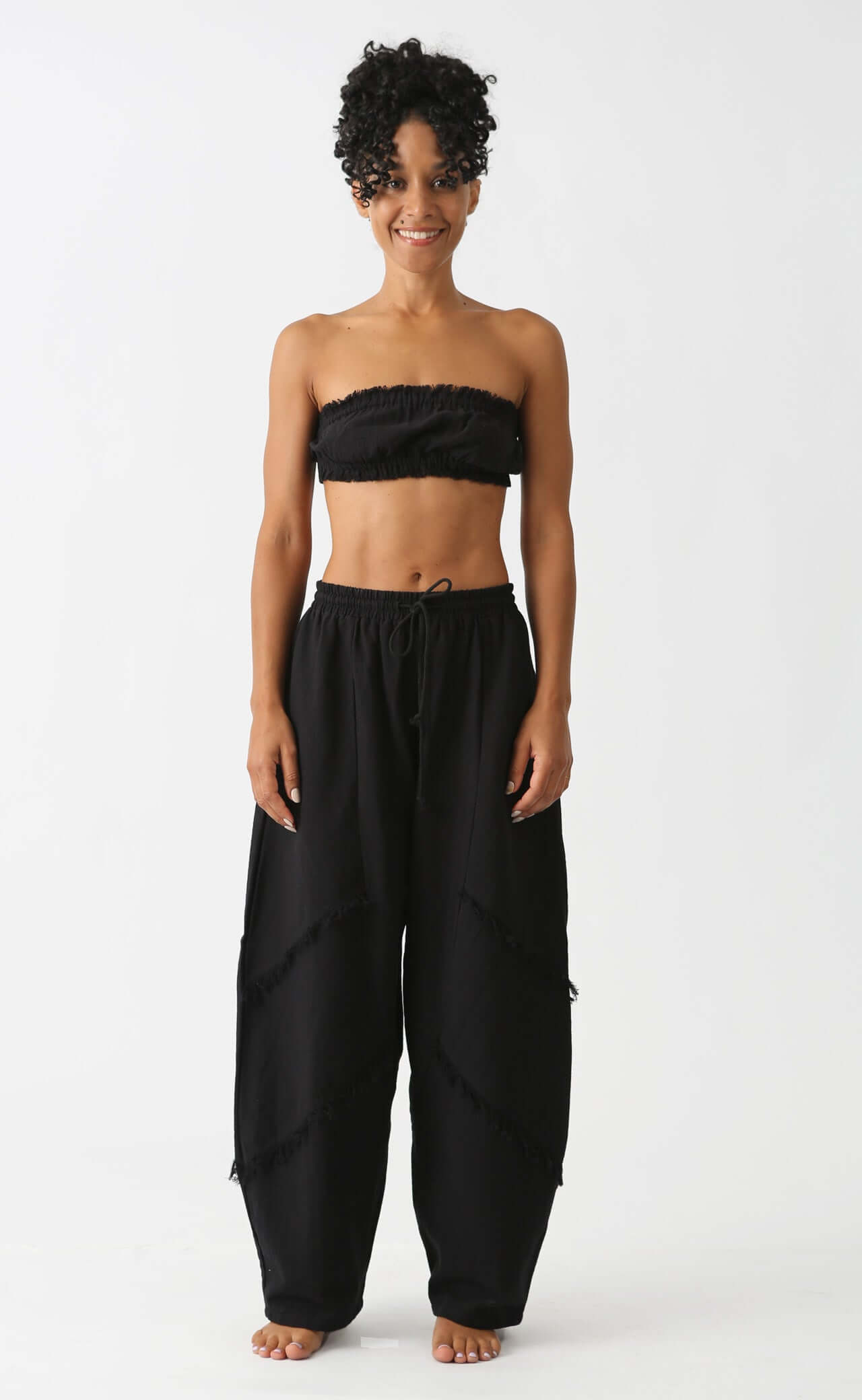 Night Flow Pants in relaxed fit, showcasing comfy, breathable design ideal for loungewear and yoga.